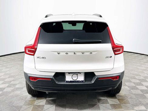 Used 2025 Volvo XC40 B5 Plus w/ Climate Package image 6