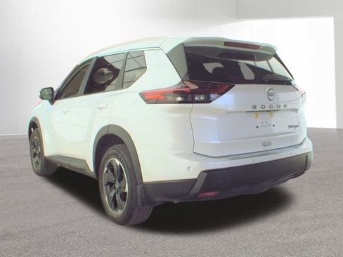 Used 2024 Nissan Rogue SV w/ SV Premium Package AWD/4WD image 3