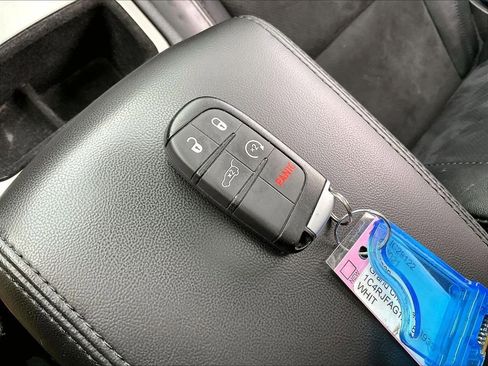 Used 2021 Jeep Grand Cherokee Laredo X AWD/4WD image 27