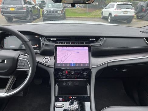 Used 2025 Jeep Grand Cherokee L Limited w/ Black Appearance Package image 26