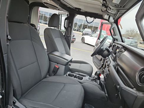 Used 2022 Jeep Gladiator Sport image 10