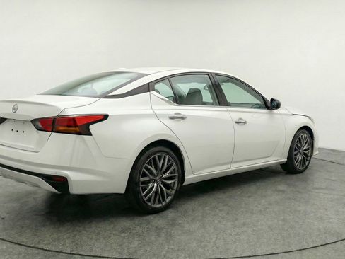 Used 2025 Nissan Altima 2.5 SV image 9