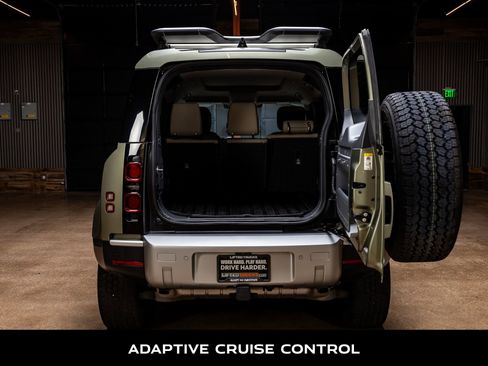 Used 2020 Land Rover Defender 110 HSE image 8