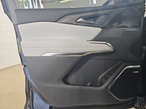 Used 2025 Chevrolet Traverse High Country AWD/4WD image 34