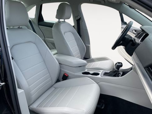 Used 2023 Volkswagen Jetta SE w/ Panoramic Sunroof Package FWD image 19
