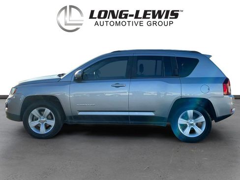 Used 2015 Jeep Compass Latitude image 2
