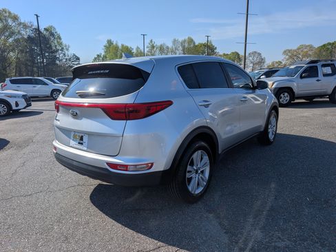 Used 2017 Kia Sportage LX image 5
