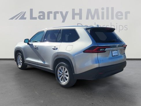 Certified 2025 Toyota Grand Highlander XLE image 3