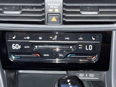 Used 2025 Volkswagen Jetta Sport image 20