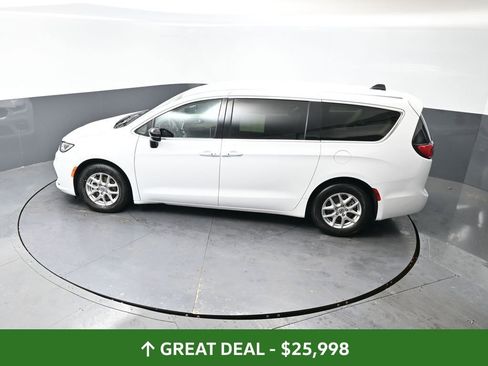 Used 2024 Chrysler Pacifica Touring-L image 48