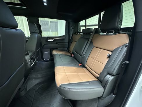 Certified 2024 Chevrolet Silverado 1500 High Country w/ High Country Premium Package AWD/4WD image 26