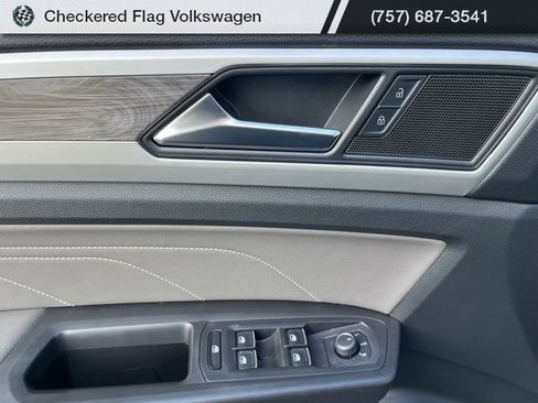 Used 2022 Volkswagen Atlas Cross Sport SE w/ Panoramic Sunroof Package image 14