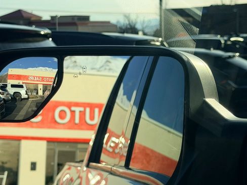 Used 2018 Nissan Titan Platinum Reserve image 18