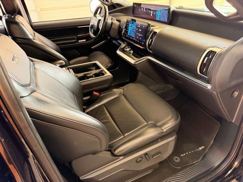 Used 2025 Ford Expedition Platinum w/ Stealth Appearance Package AWD/4WD image 29
