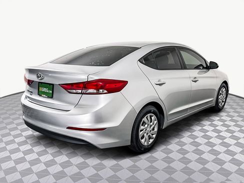 Used 2018 Hyundai Elantra SE image 10
