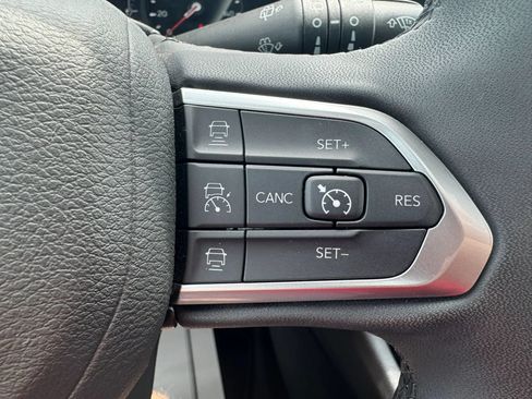 Used 2023 Jeep Compass Limited w/ Sun and Sound Group AWD/4WD image 11