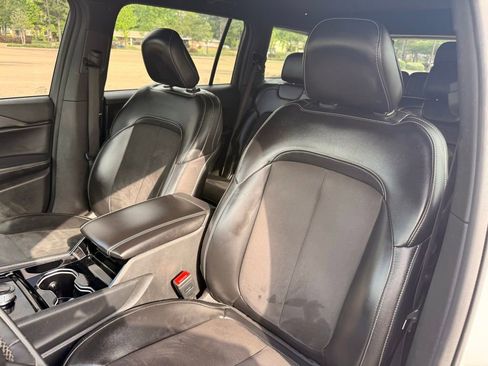 Used 2023 Jeep Grand Cherokee L Laredo image 12