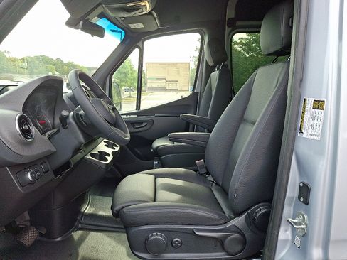 New 2025 Mercedes-Benz Sprinter 2500 image 9