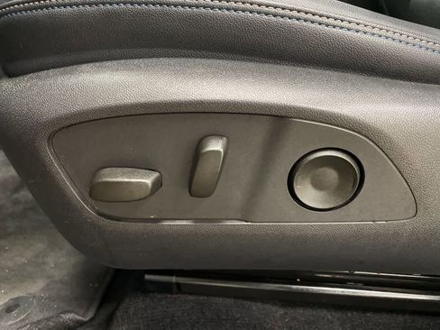 Used 2025 Chevrolet Equinox EV LT w/ Convenience Package image 14