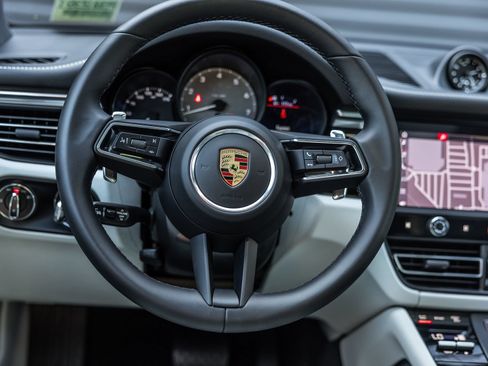 Certified 2026 Porsche Macan S AWD/4WD image 13