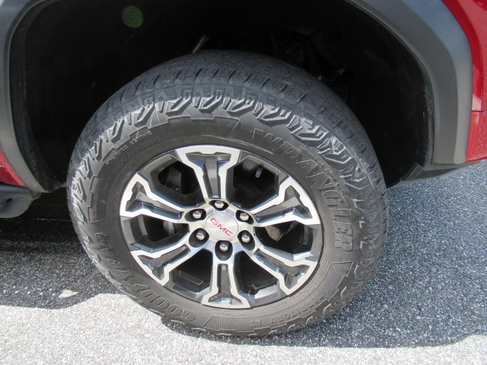 Used 2023 GMC Canyon AT4 w/ AT4 Premium Package AWD/4WD image 5