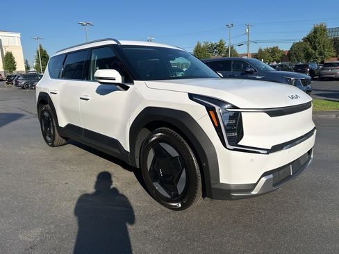 New 2026 Kia EV9 Wind image 4