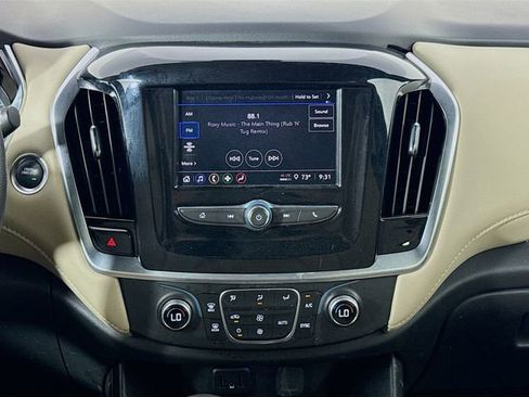 Used 2022 Chevrolet Traverse LS image 25