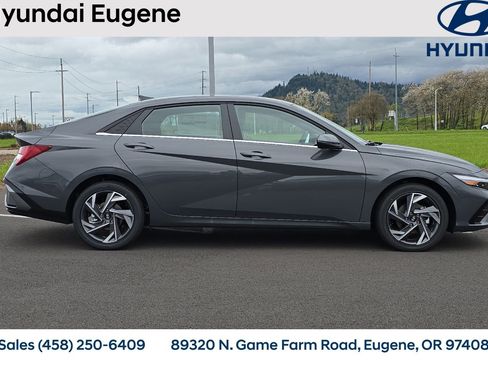 New 2025 Hyundai Elantra Limited image 3