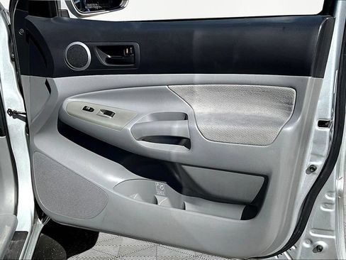 Used 2006 Toyota Tacoma PreRunner RWD image 23