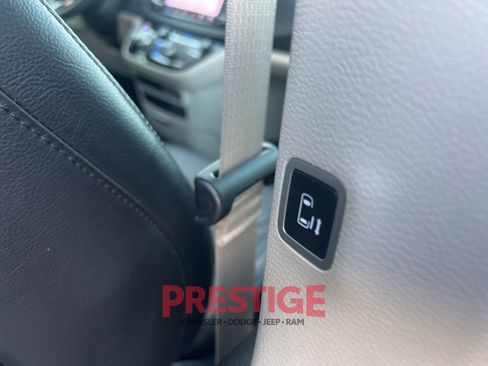 Used 2022 Chrysler Pacifica Touring-L FWD image 21