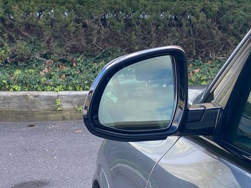 Used 2024 BMW X5 xDrive40i w/ M Sport Package image 15