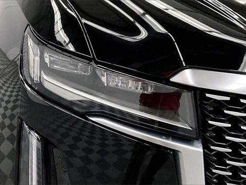 Used 2023 Cadillac Escalade Premium Luxury image 33