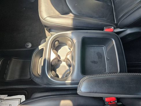 Used 2025 Chrysler Pacifica Select FWD image 32