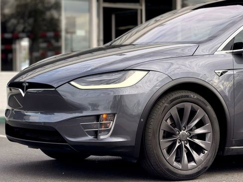 Used 2018 Tesla Model X 100D image 4