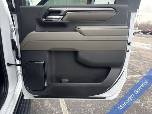 Used 2025 Chevrolet Silverado 2500 ZR2 w/ Technology Package image 24