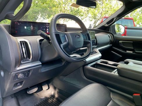 Used 2025 Ford Expedition Tremor AWD/4WD image 9