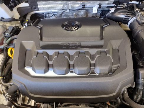 Certified 2022 Volkswagen Tiguan SE FWD image 8