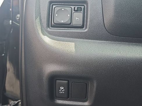 Used 2014 Nissan Versa SV FWD image 19