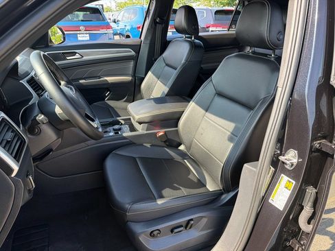 Certified 2023 Volkswagen Atlas Cross Sport SE w/ Black Wheel Package AWD/4WD image 7