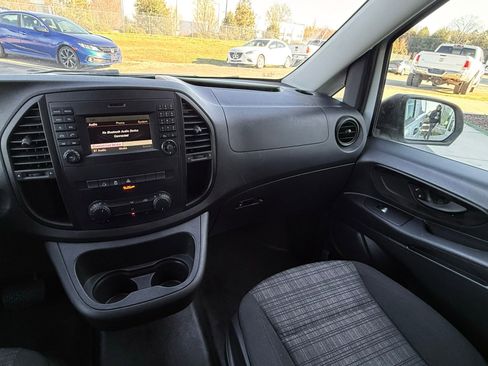 Used 2018 Mercedes-Benz Metris image 37