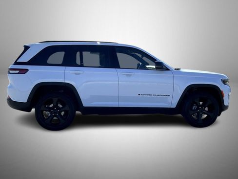 Used 2023 Jeep Grand Cherokee Altitude AWD/4WD image 4