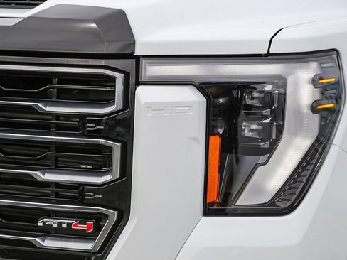 Used 2025 GMC Sierra 2500 AT4 image 5