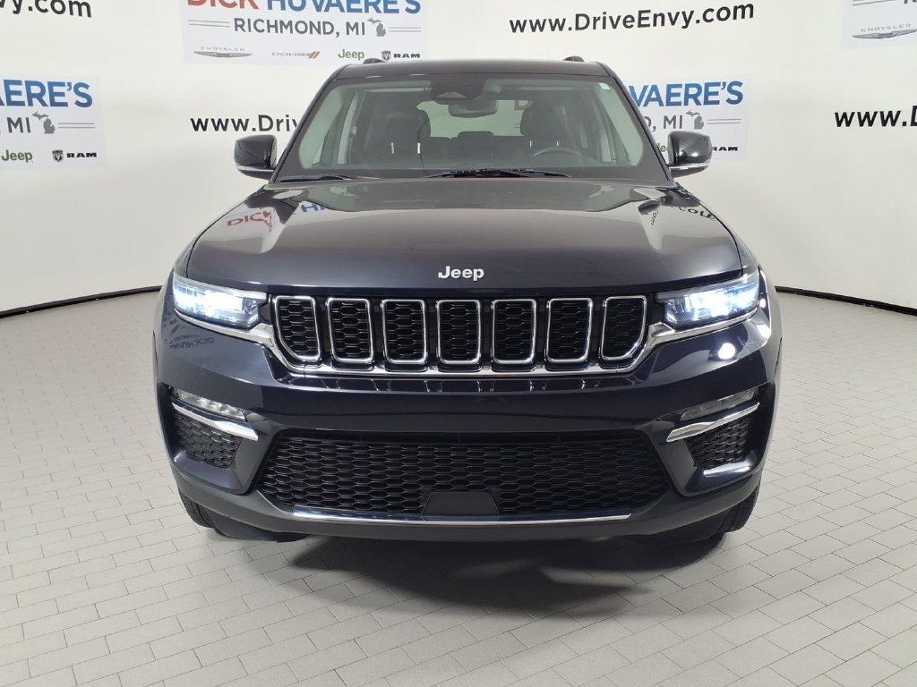 Used 2023 Jeep Grand Cherokee Limited AWD/4WD image 2