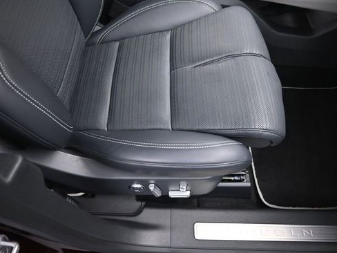 Used 2025 Lincoln Nautilus Reserve AWD/4WD image 38