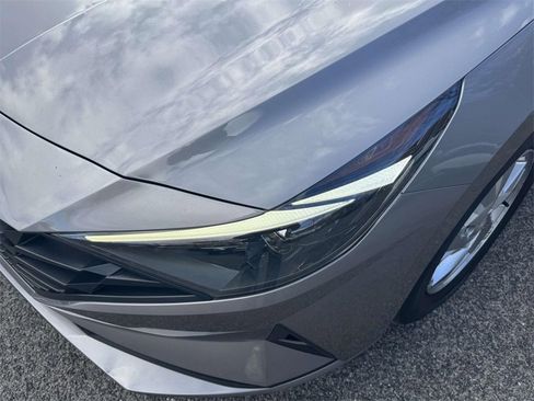 Certified 2021 Hyundai Elantra SE image 7