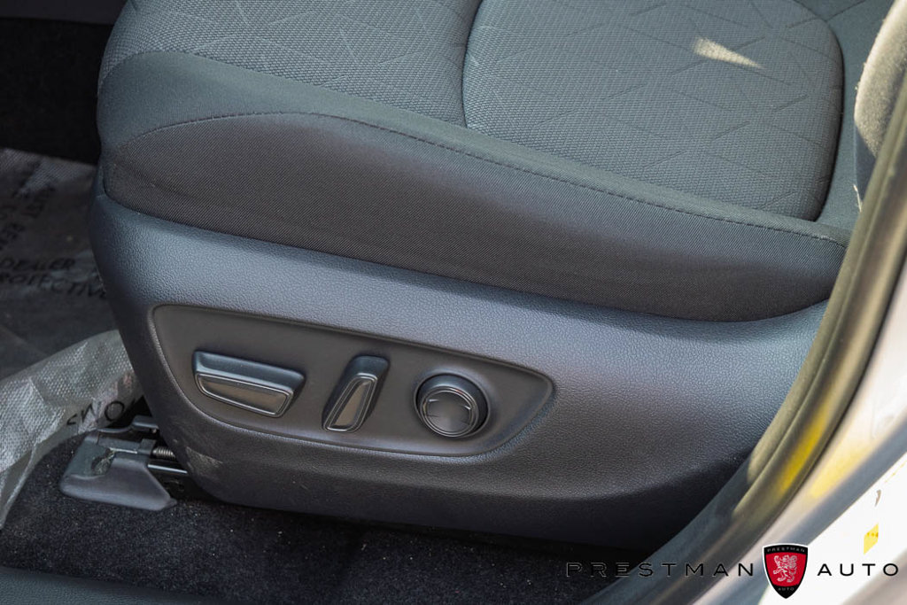 Used 2025 Toyota RAV4 XLE AWD/4WD image 21