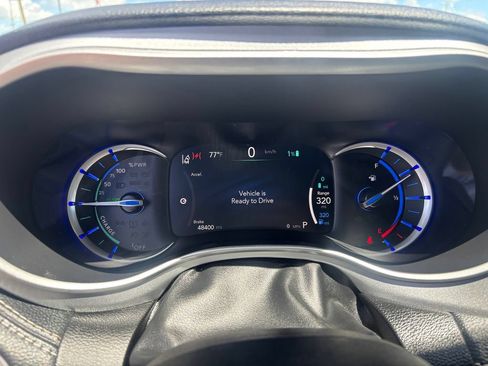 Used 2024 Chrysler Pacifica Limited FWD image 10