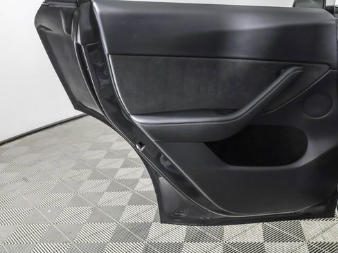 Used 2024 Tesla Model Y Long Range image 37