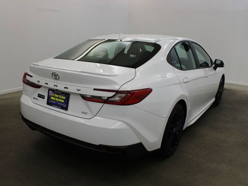 Used 2025 Toyota Camry SE FWD image 5