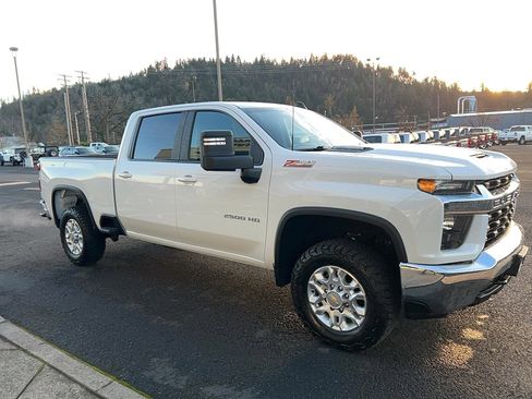 Used 2023 Chevrolet Silverado 2500 LT image 2